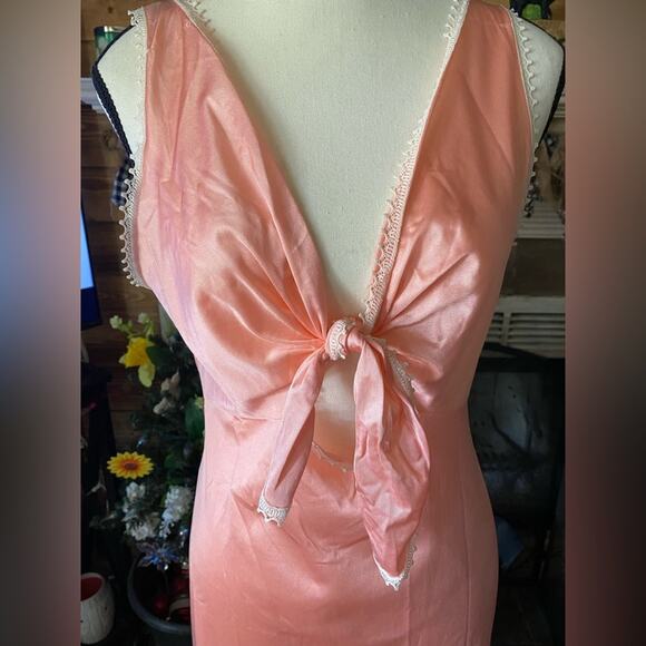 Vintage Montgomery Ward Peach Deep V Tie front Nightgown Sz Small - Picture 2 of 9